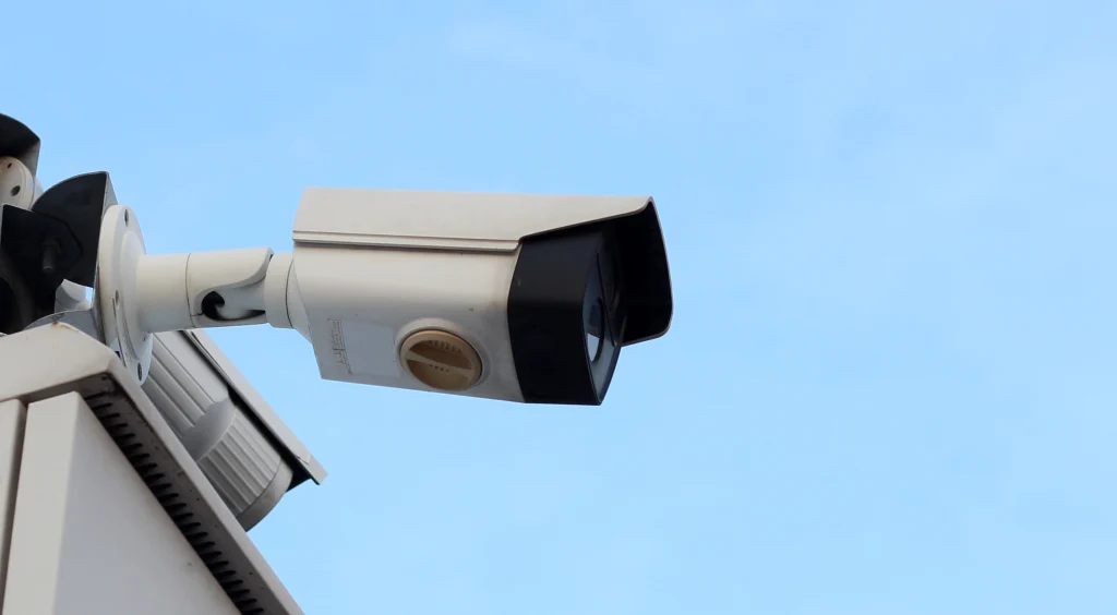 Wired vs wireless security cameras.